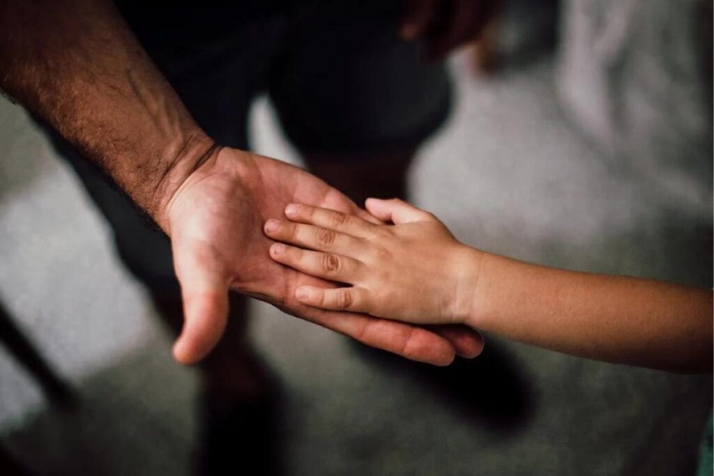 Carro é roubado e criança de 5 anos é resgatada em oficina no Distrito Federal