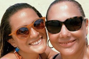 Heloisa com a filha, Luísa mostra um momento que faz a filha passar vergonha com outras pessoas