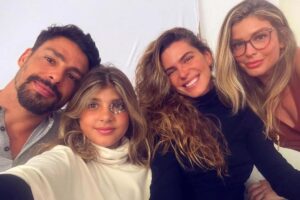 Recém-separada de Cauã Reymond, Mariana Goldfarb comenta em foto rara de infância de Grazi Massafera
