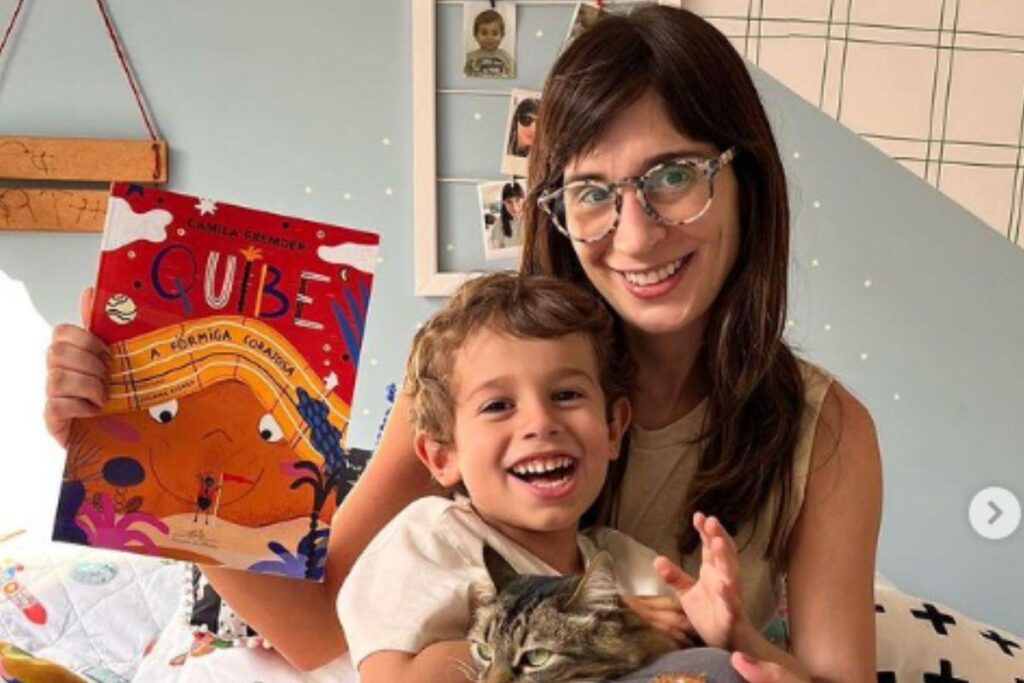 Livro de Arthur e Camila Fremder