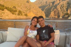 Cristiano Ronaldo posta frequentemente momentos ao lado da família