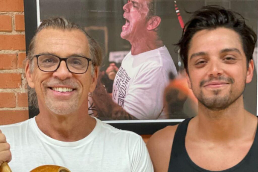 Pai de Rodrigo Simas fala sobre a sexualidade do filho