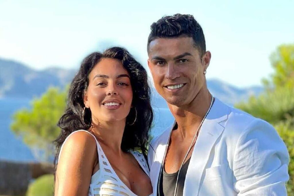 Cristiano Ronaldo compartilhou foto com a mãe.