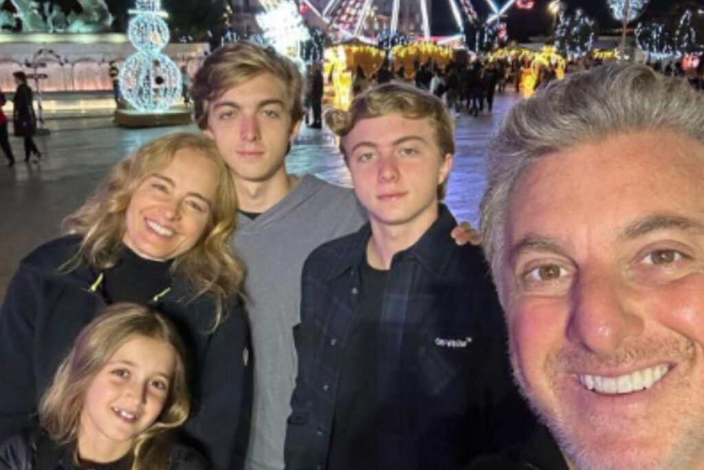 Angélica posta novas fotos em família