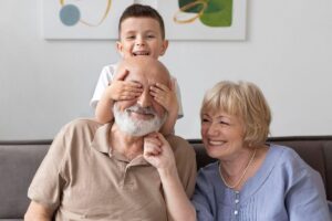 Os avós devem participar da vida dos netos e fazem parte da rede de apoio