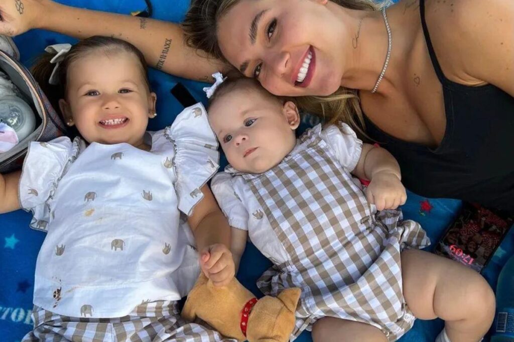 Em Miami, Virgínia faz festa simples para comemorar o mesversário da filha caçula