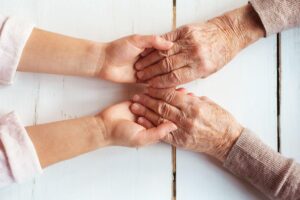 A maternidade reaproxima as mães das avós, criando momentos únicos e memórias inesquecíveis