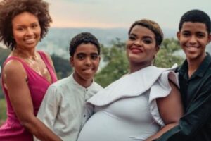 Natália Deonato posta fotos da irmã