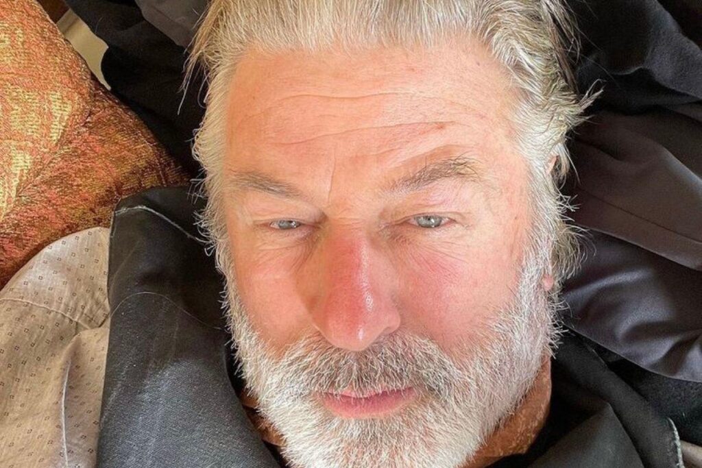 Hilaria Baldwin se pronunciou sobre o caso de Alec Baldwin