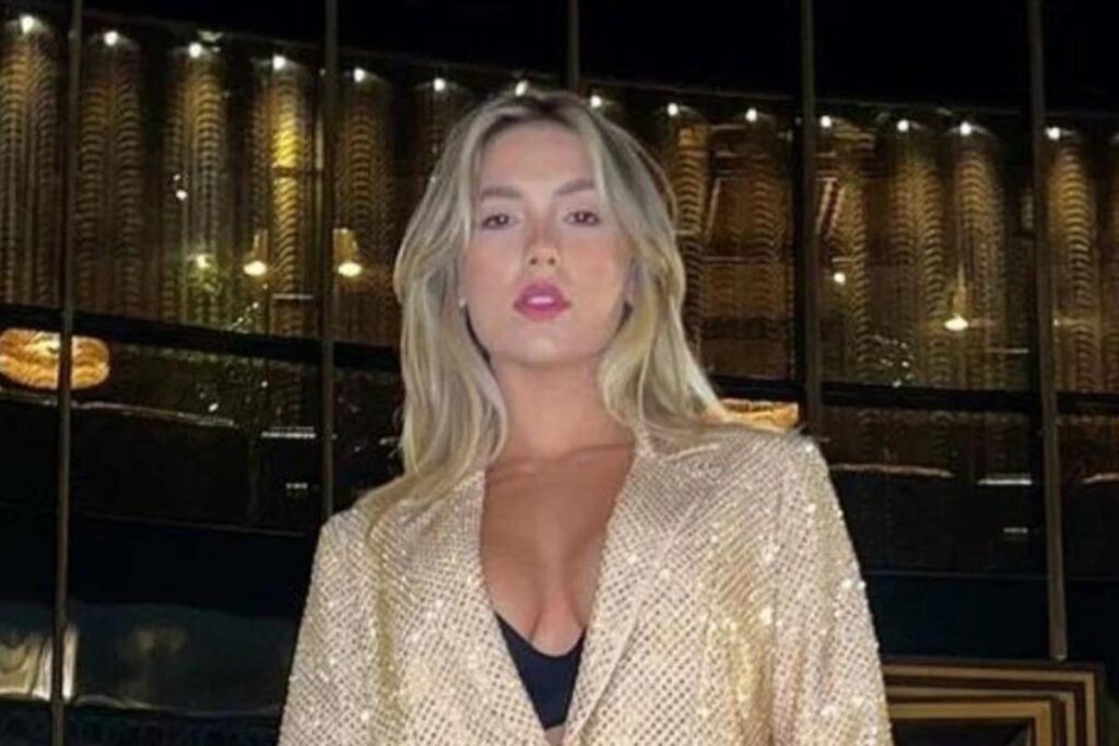 Virginia é alvo de críticas após posar seminua por campanha de cosméticos em Dubai