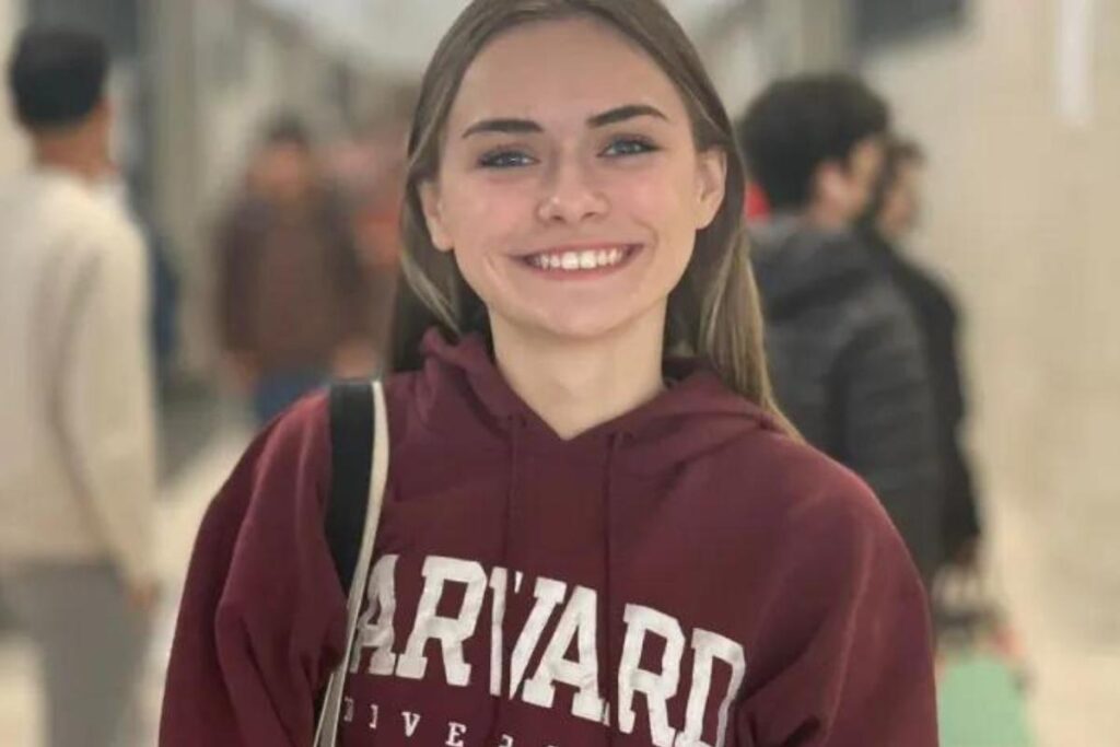 Jovem de 18 anos que nasceu em prisão conquista o sonho de estudar em Harvard