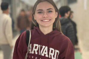 Jovem de 18 anos que nasceu em prisão conquista o sonho de estudar em Harvard