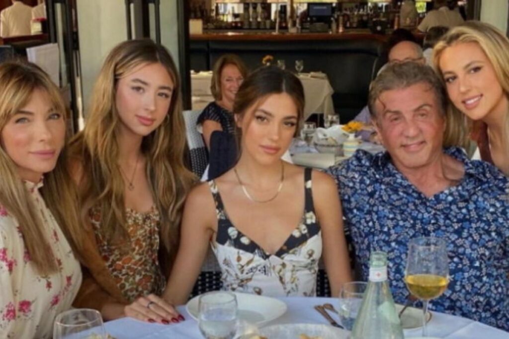 Filhas de Sylvester Stallone revelam que o ator é quem escreve as mensagens de términos dos seus namoros