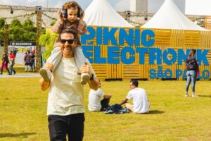 O Petit Piknic é um espaço dedicado às crianças com recreação monitorada, protetores auriculares e banheiro exclusivo