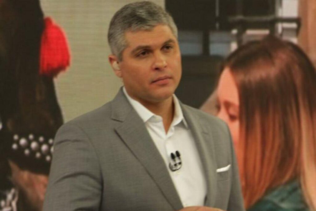 Joel Datena conta situação familiar durante programa