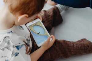 Menina de 10 anos gasta mais de R$ 15 mil em jogo online sem a mãe saber