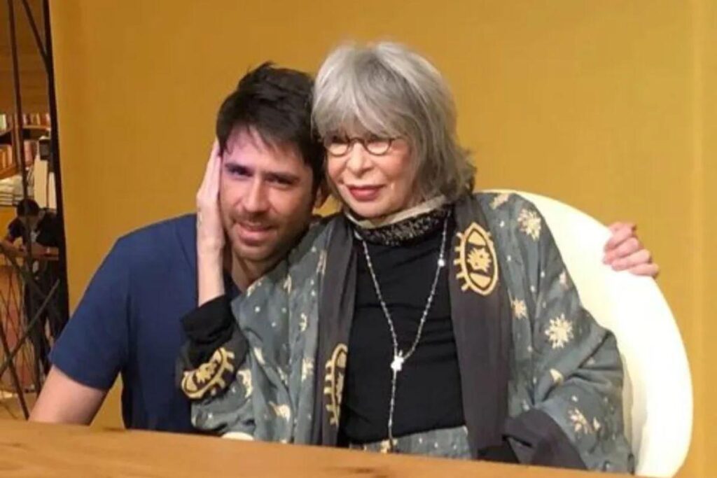 Rita Lee, o marido e os filhos, João, Beto e Antônio