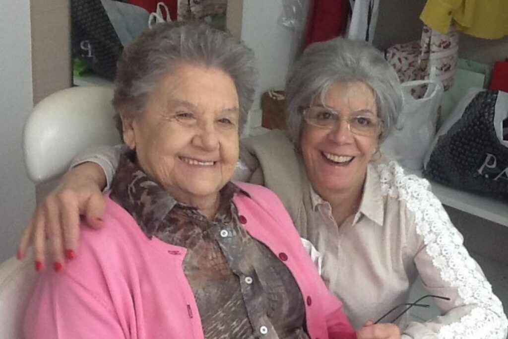 Filha de Palmirinha se emociona ao falar da mãe em velório: “Única batalha que não conseguiu vencer”