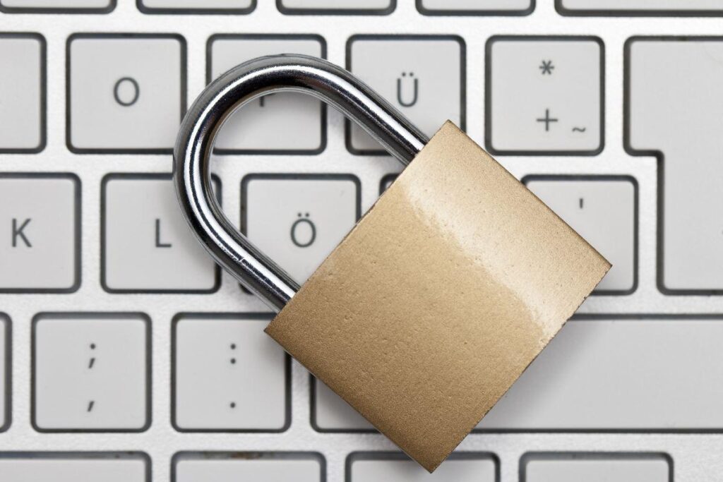 É difícil garantir a segurança online das crianças