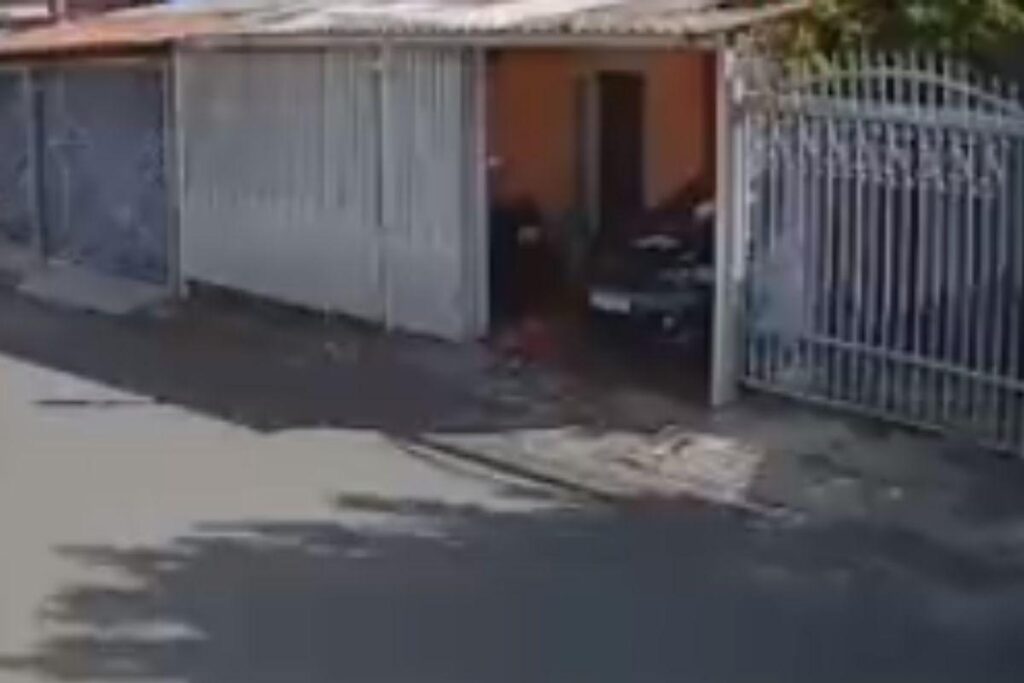 Bebê é atropelada pelo pai e sai sem ferimentos graves