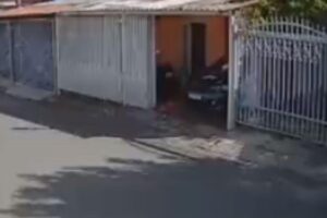 Bebê é atropelada pelo pai e sai sem ferimentos graves