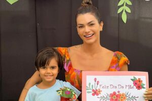 Kelly Key mostra homenagem do filho