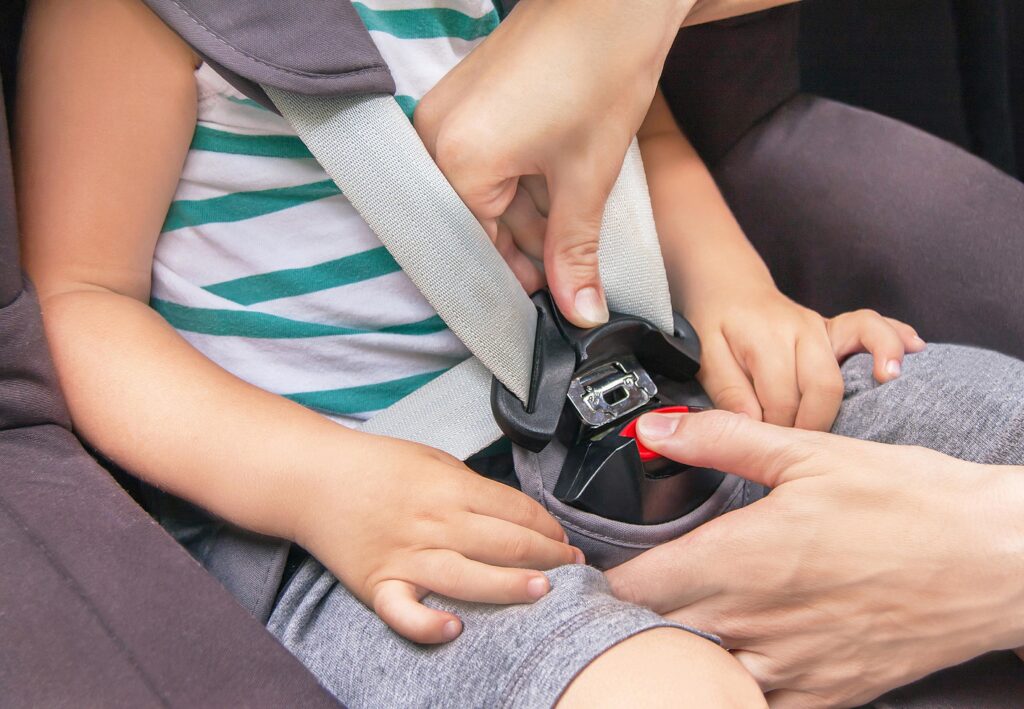 Mudanças nas leis de trânsito alteram regras de uso da cadeirinha