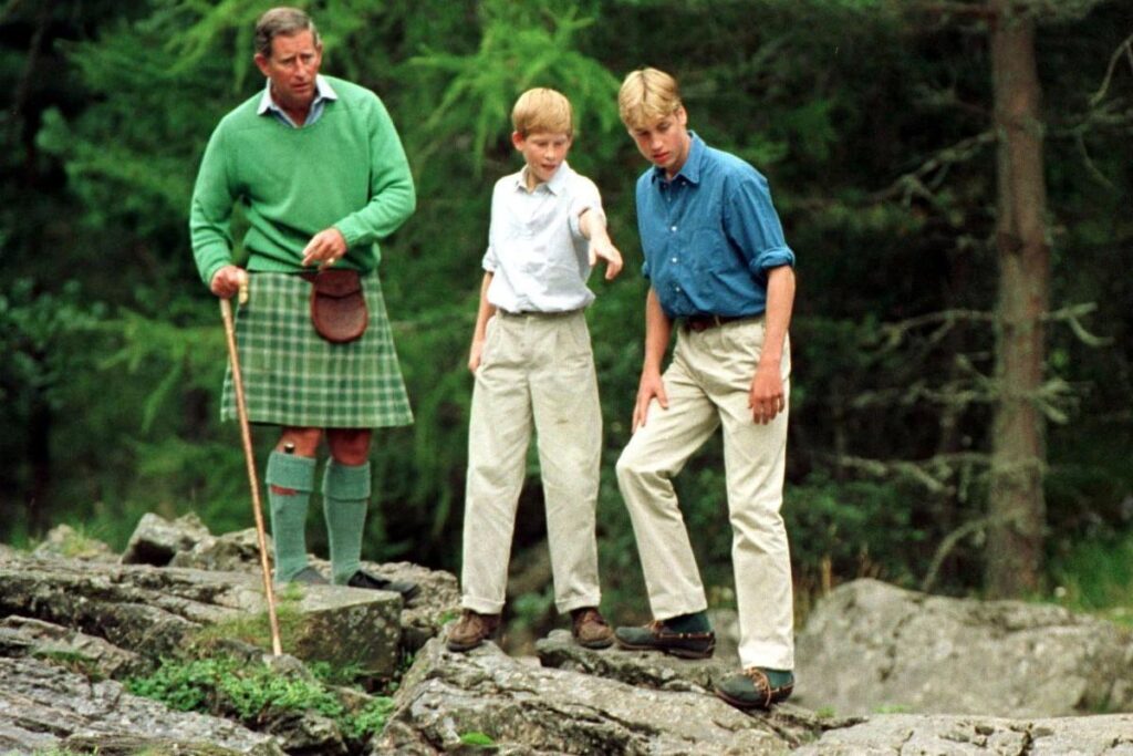 Conta oficial da Família Real Britânica no Twitter faz post de Dia dos Pais com foto de Rei Charles III, Príncipe Harry e Príncipe William