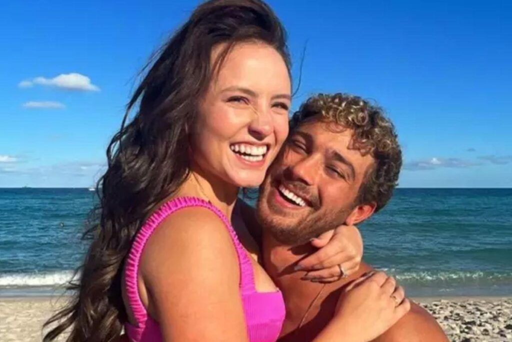 Larissa Manoela fala sobre boatos de gravidez