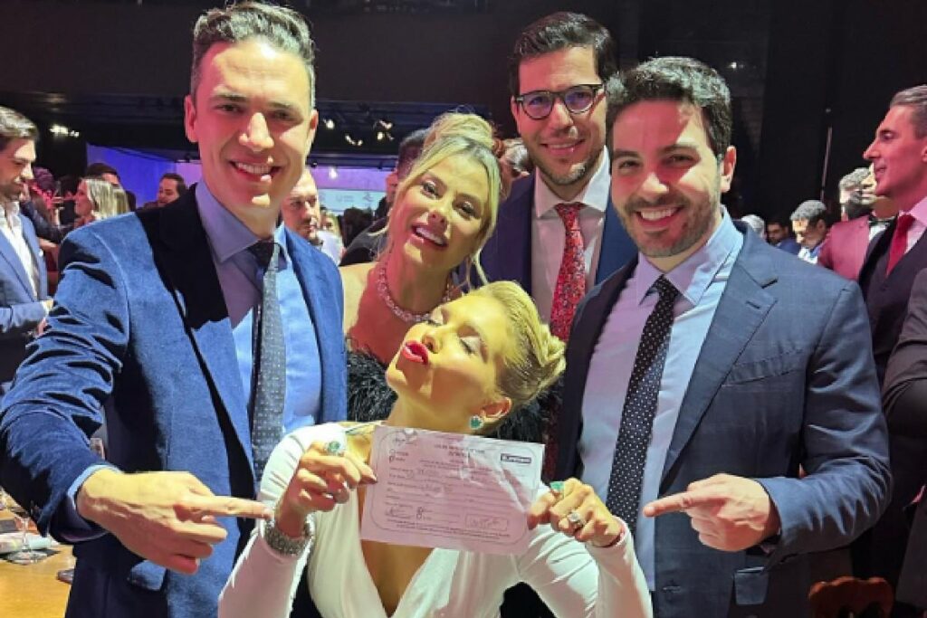 Virginia e a sogra leiloaram uma viagem com direito a almoço com as duas