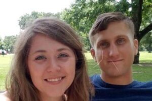 Grávida é baleada por filho