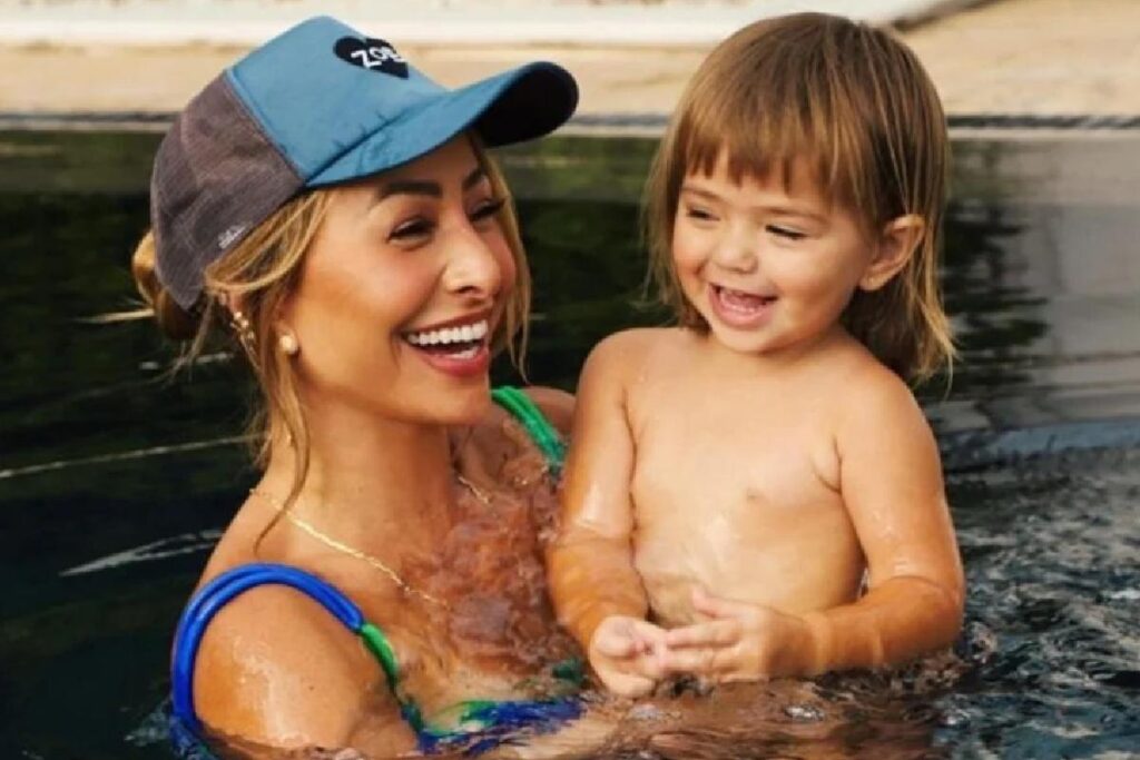 Sabrina Sato e Duda Nagle aparecem juntos ao lado da filha após a separação