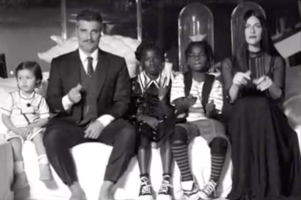 Festa, que aconteceu neste domingo (25), no Rio, teve Wandinha Addams como tema