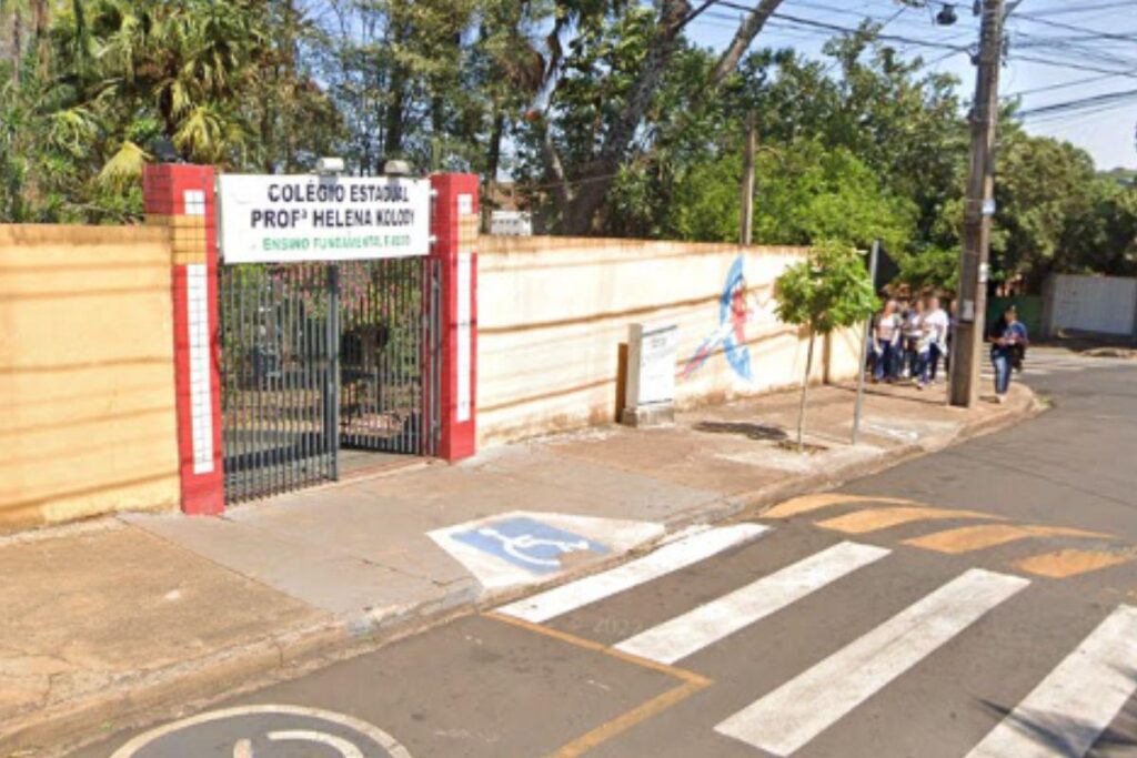 A policia prendeu o jovem ainda no local