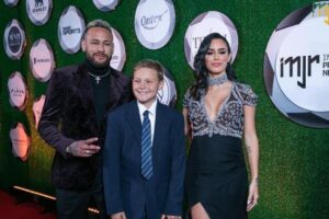 Filho de Neymar traduz falas em leilão