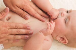 A dermatite atópica aparece com mais frequência no rosto dos bebês