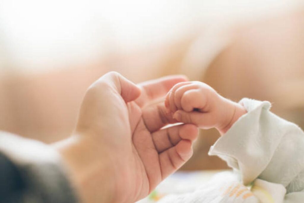 O governo deverá priorizar discussões e ações que promovam o bem-estar de grávidas e crianças durante o mês