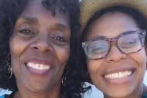 A jovem trabalhava no emprego dos sonhos dela quando decidiu largar tudo para cuidar da mãe e avó