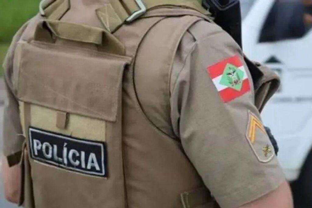 bebê de um ano saiu de casa sozinho enquanto a família dormia