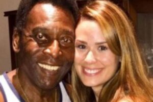 Edinho acompanhou o corpo do pai Pelé até Santos