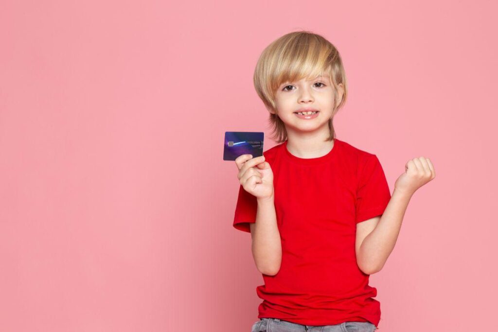 Menino gasta R$ 28 mil reais no cartão da mãe