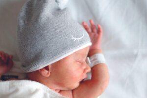 Bebê recebe o nome das duas mães em certidão