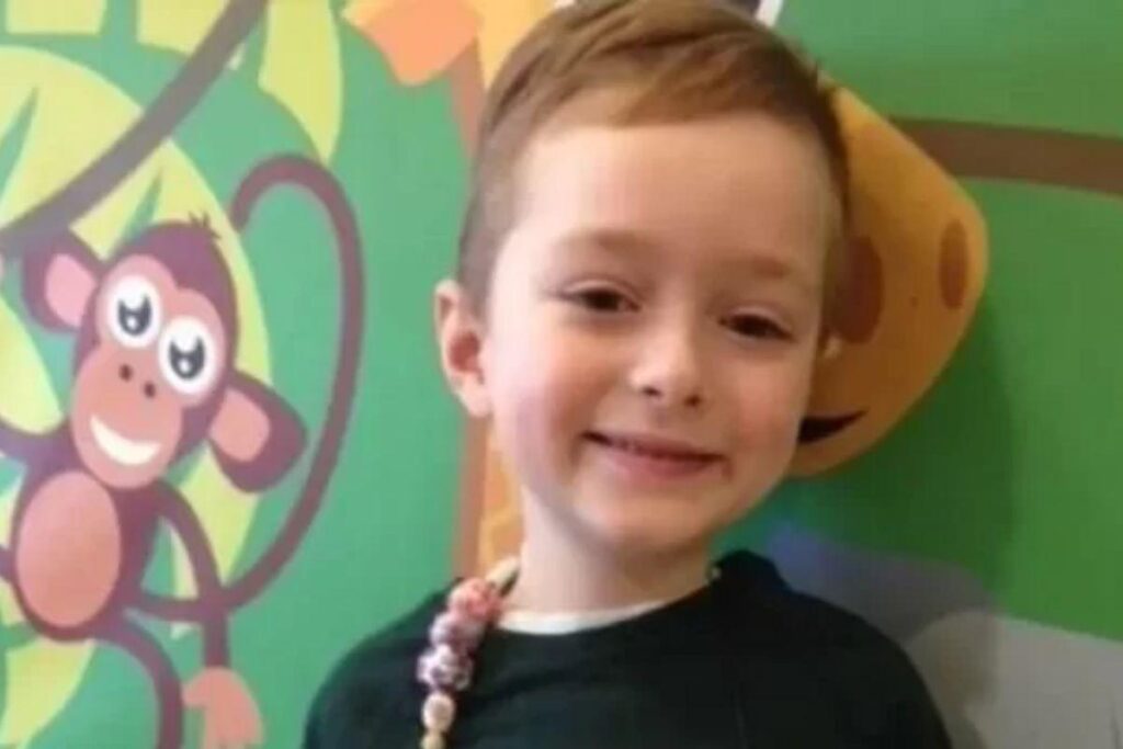 Menino é diagnosticado com tumor no olho na Inglaterra