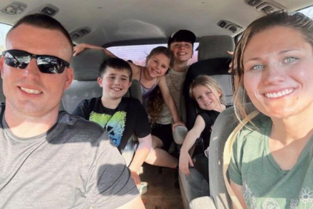 Mulher se casa com irmão de falecido namorado e recebe críticas