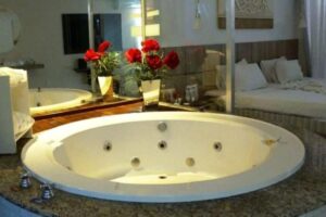 O pastor levou a fiel para o motel