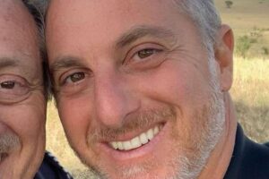 Luciano Huck ao lado do pai na infância