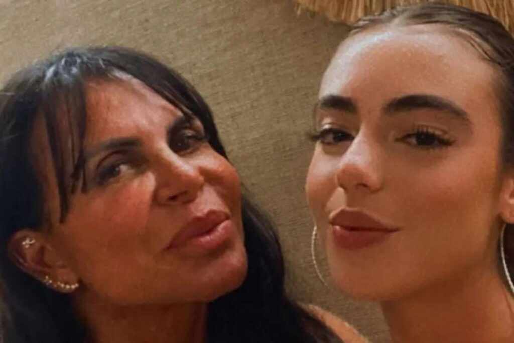 Gretchen mostra filha trabalhando em restaurante