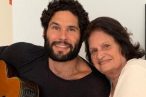 Dudu Azevedo posta fotos com mãe
