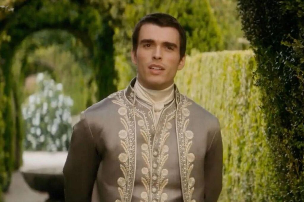 Corey Mylchreest, que interpreta o Rei George na trama revelou ter parentes em território brasileiro