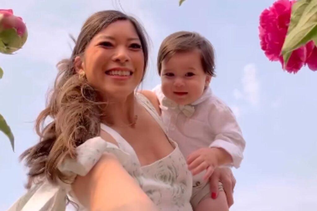 Influenciadora de viagens anuncia morte de filho de um ano e comove seguidores com desabafo